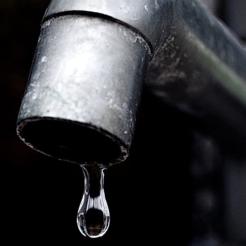 old-leaky-faucet-focus-on-water-drop-blaby